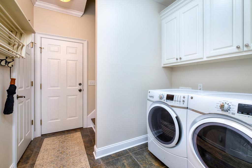 Laundry/Utility Room off the Kitchen/Master Bedroo