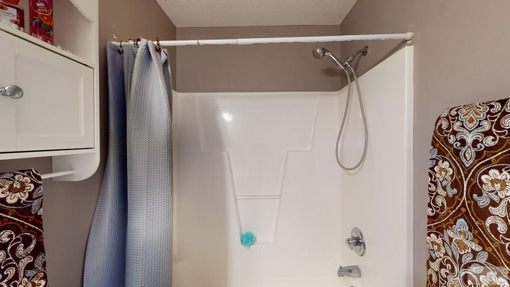 Hall Guest Bath Tub / Shower